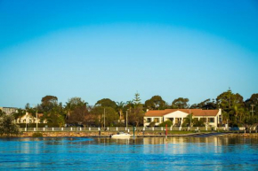 Гостиница Aquarius Merimbula  Меримбула